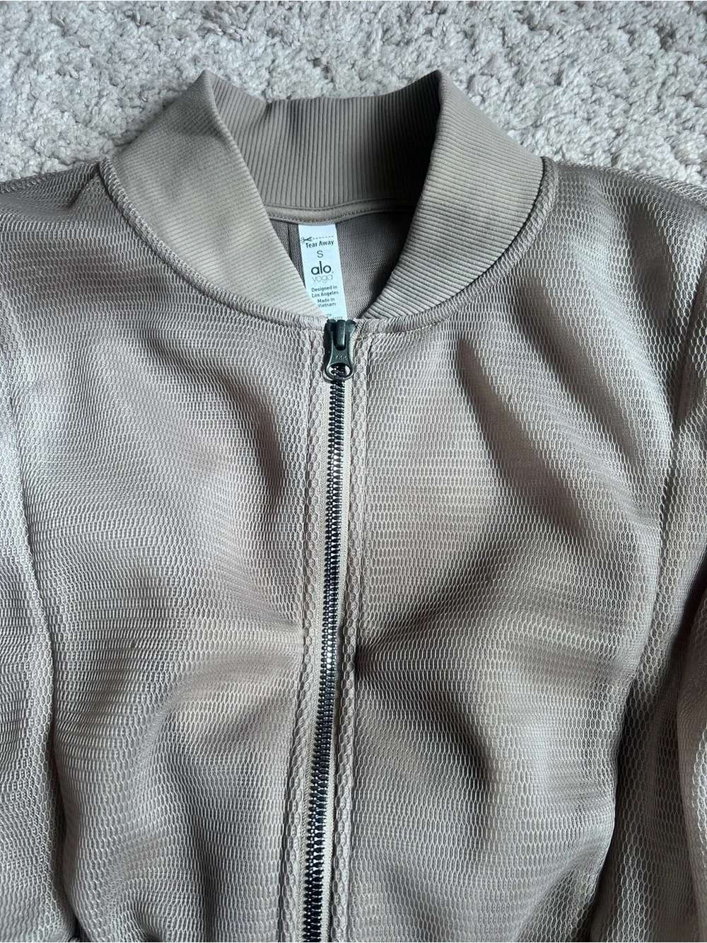 ALO Yoga Mesh Crop Jacket - Gravel - Picture 4 of 6